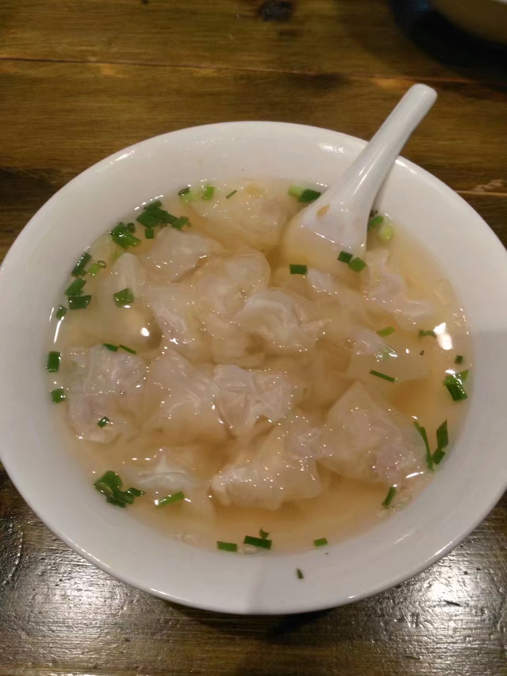 有名的陆氏小馄饨 其实觉得一般 不是特别好吃吧  也许是期望值太高了