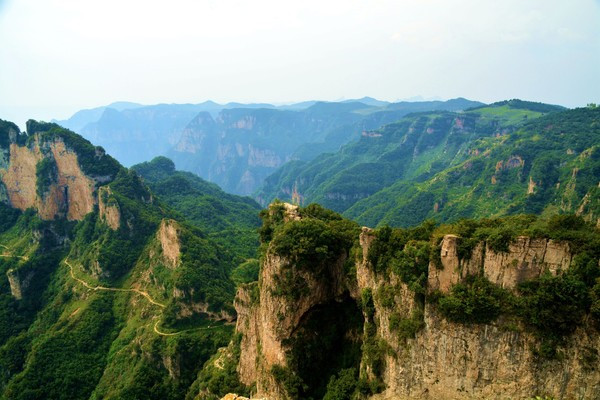 去南太行山,爬王莽岭,昆山挂壁公路.