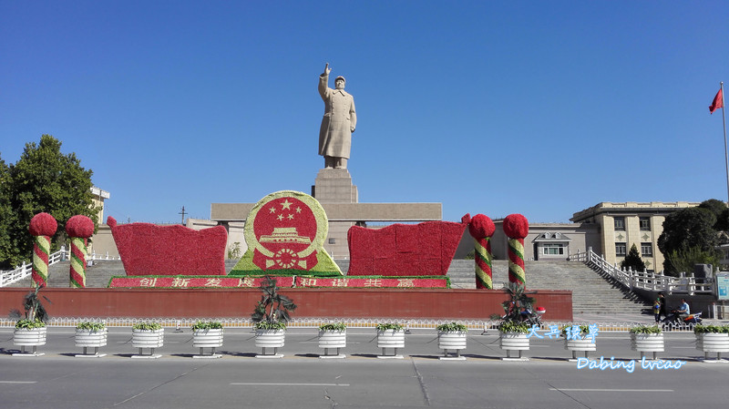 喀什人民广场           喀什大巴扎位于喀什市东门,我国西北地区