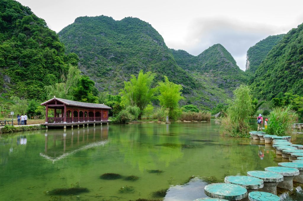 广西之西: 陶醉于崇左,靖西的青山绿水:明仕田园, 德天瀑布,旧州,鹅泉