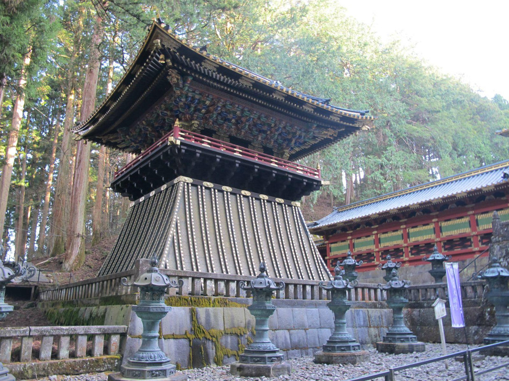 顺序应该是仁王门-二天门-夜叉门-唐门-本殿(参拜)-皇嘉门 山门叫仁