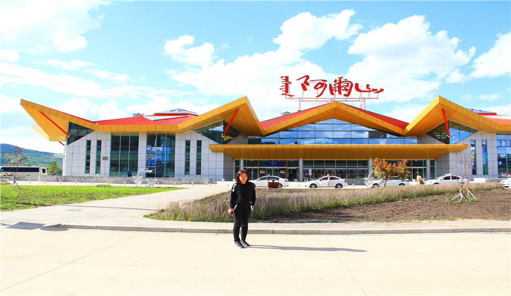 5公里伊尔施镇,为内蒙古小型旅游支线机场.