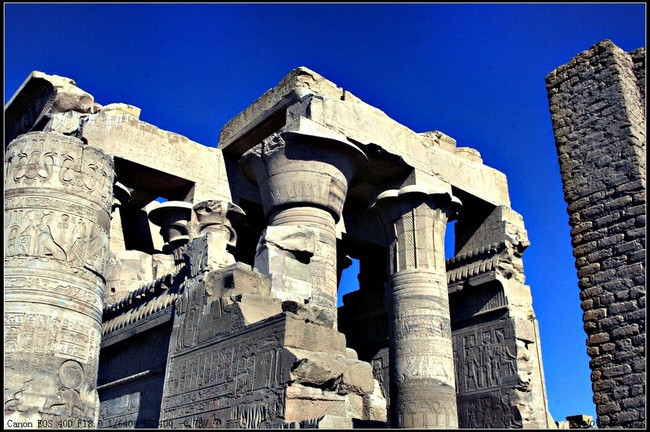 在埃及神庙中,双神庙不是最大的或最老的,也不是保存最完整的建筑.