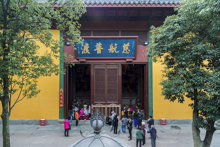 飞来峰下灵隐寺