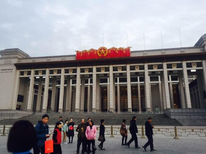 赶往大栅栏德云社途径国家博物馆,原来就在人民大会堂