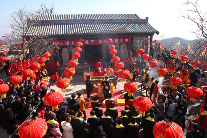 正月新春品年味 人祖山上赶庙会