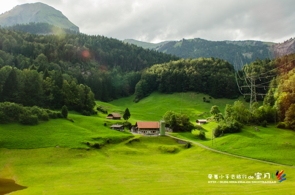 注:山间小屋宁静祥和,远离尘嚣,让人的心情变得无比平静