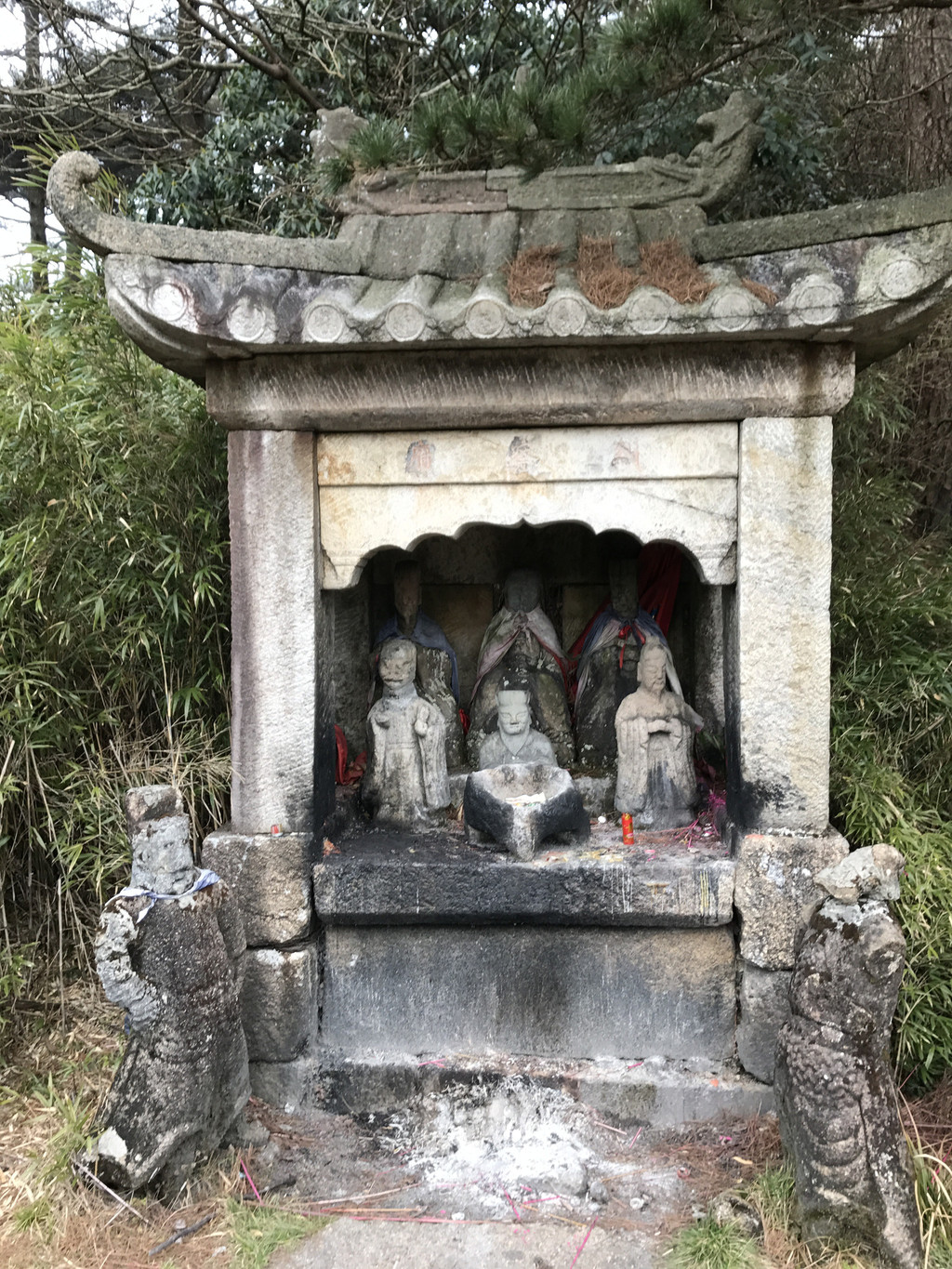 灵秀俏三清:山蒙岩峻雾似海,云秀峰奇水至清