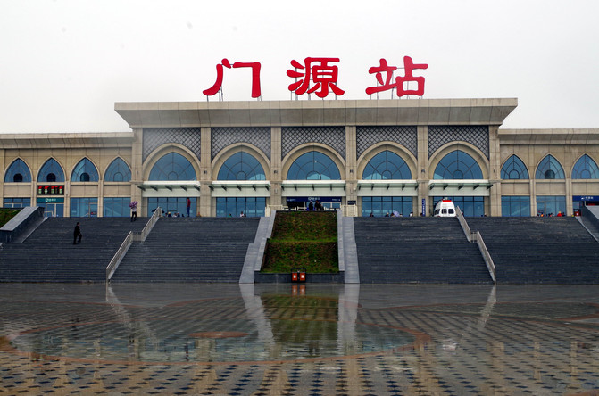于是,我选择了这个月中旬的一天,坐上火车就赶到了门源