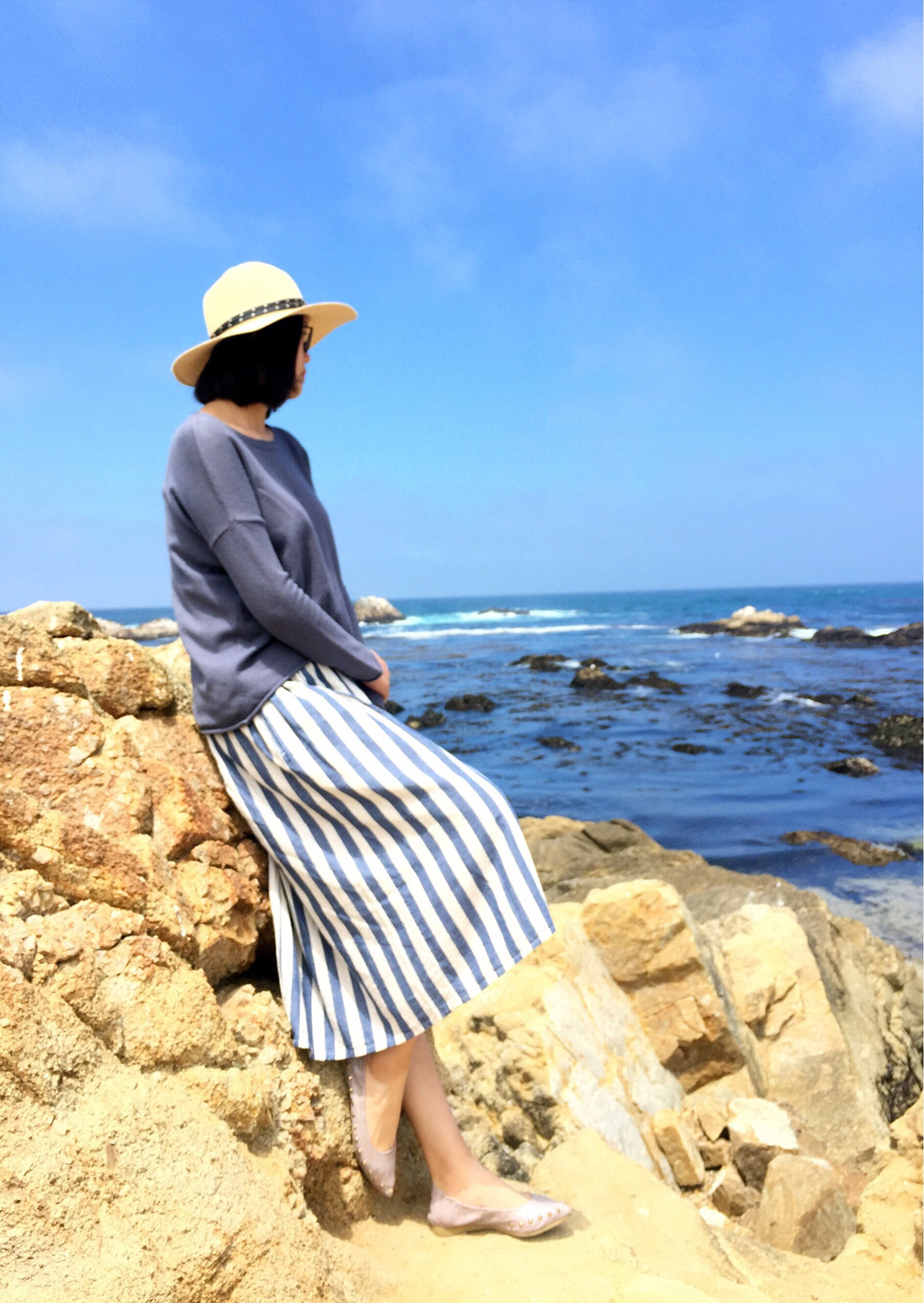 (海边超级冷,一定要穿厚衣服!