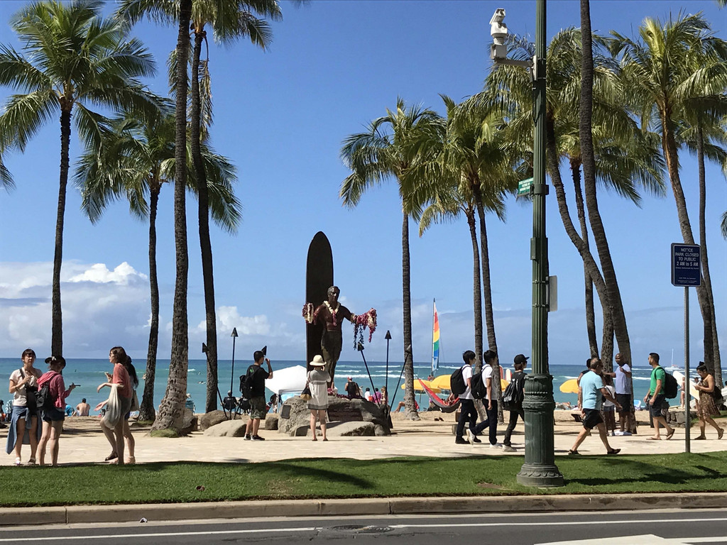 度假天堂夏威夷 檀香山 冲浪之父雕像