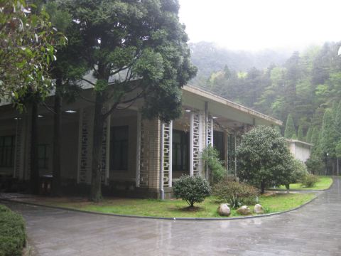 应该说,建"芦林一号",就是为了和蒋介石攀比.