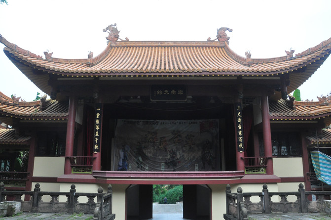 来到名城绵州,登名山,访名胜,难得到此一游,不亦乐乎.