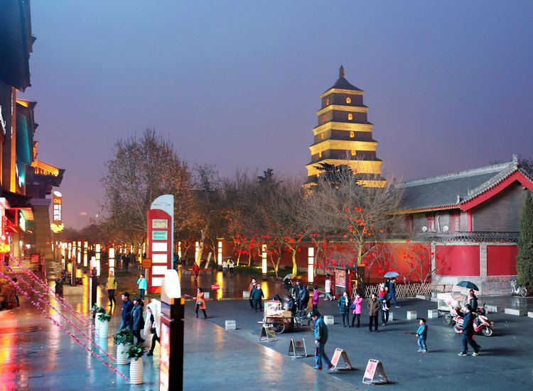 大雁塔广场 与大唐芙蓉园 参观大雁塔后,在广场上的一个餐厅就餐