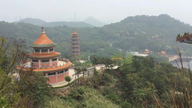 塔山风景区,是以塔山寺为中心,融合人文景观与自然山水为一体的游览区