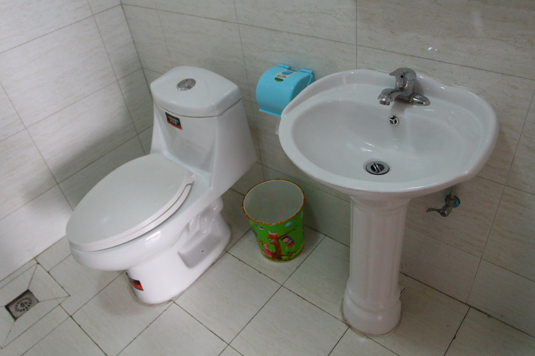 【携程攻略】济南高新区行政审批服务中心停车