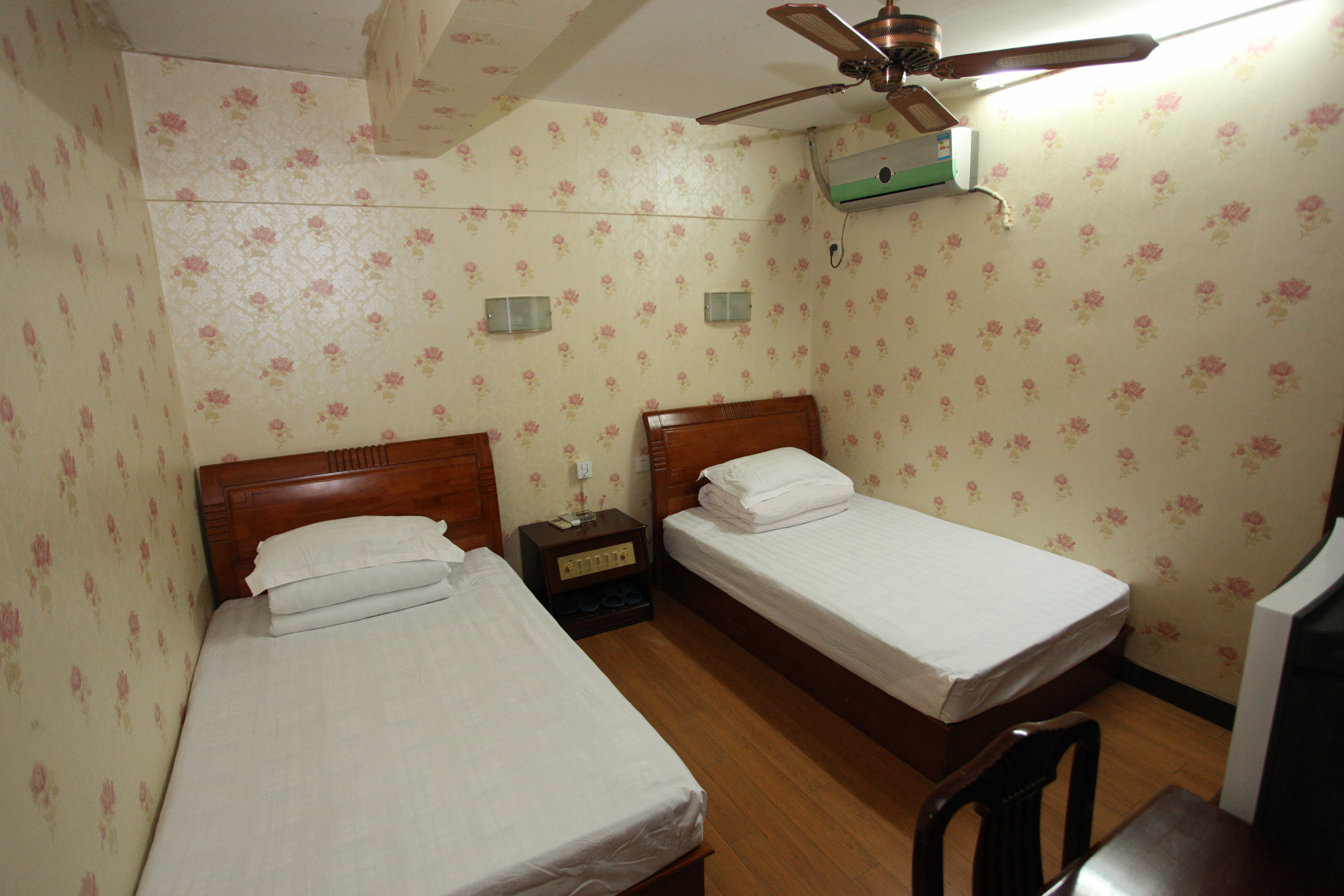 【携程攻略】上海烟草集团烟酒专卖店(青湖路