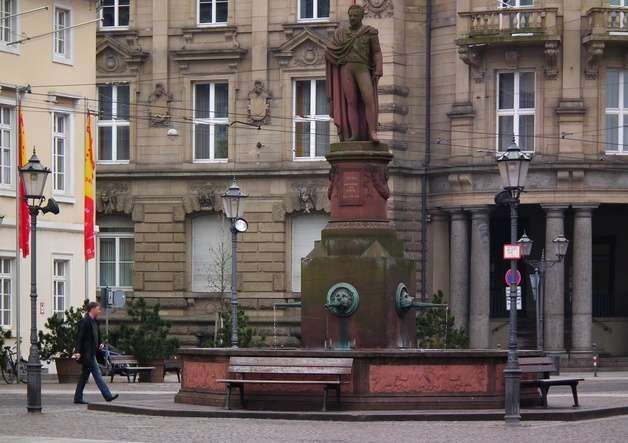 欧洲哪里好玩?在德国卡尔斯鲁厄玩遍欧洲(最实