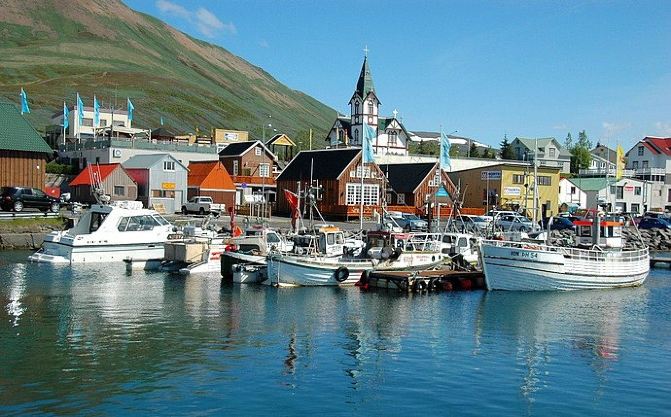 冰岛胡萨维克-寒暑假让你感受不一样的北国冬