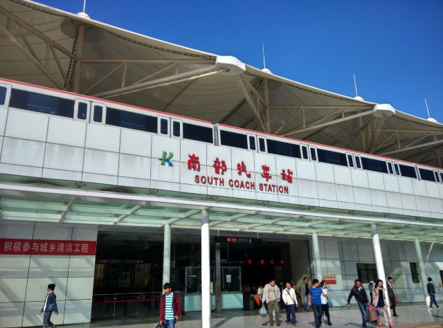 汽车站到了,然后再坐地铁去昆明火车站