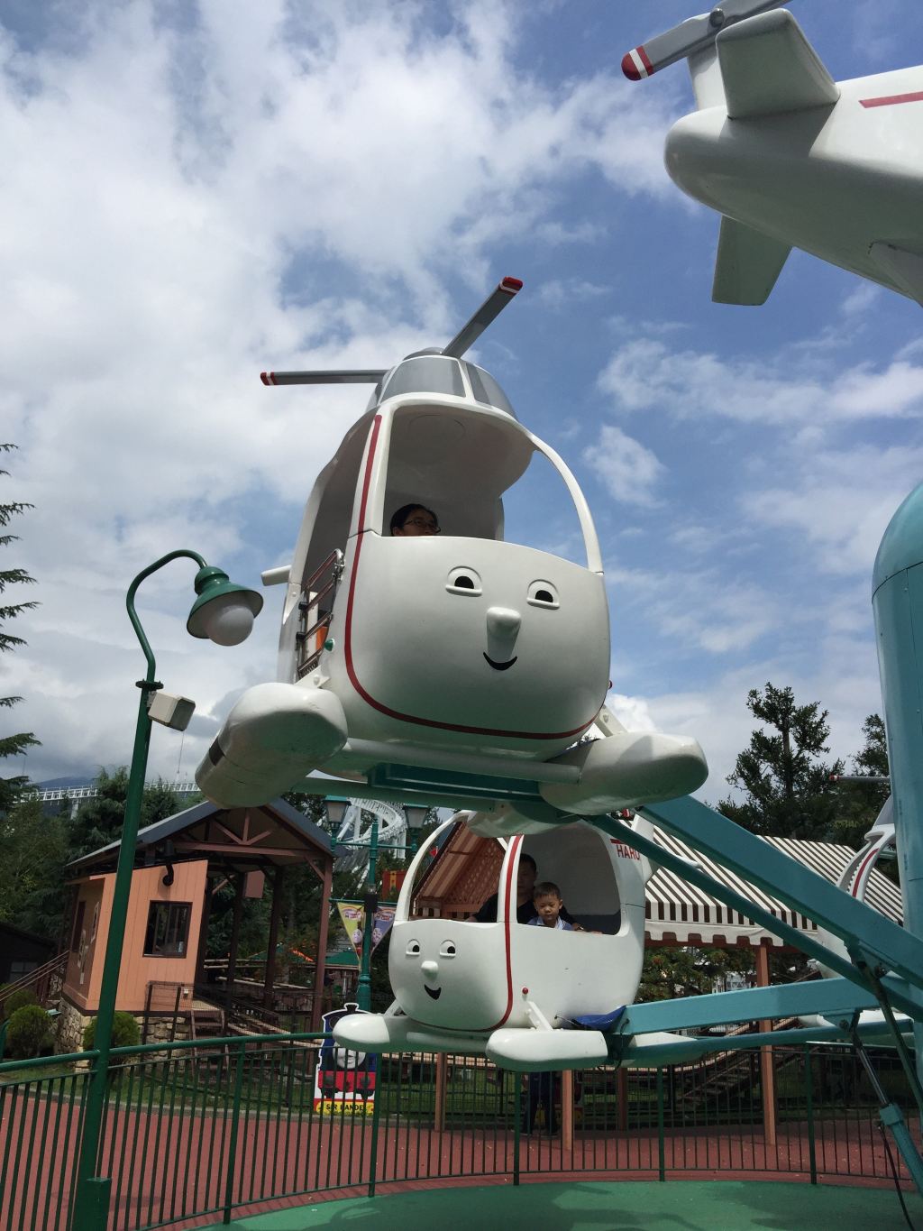 坐哈罗德小飞机