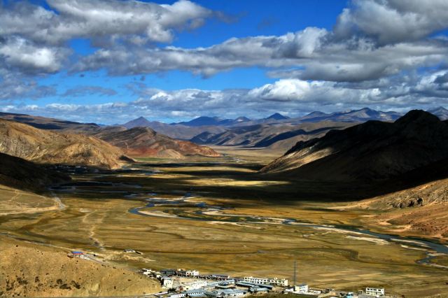 西藏昌都地区八宿县内.垭口海拔4658米 业拉山