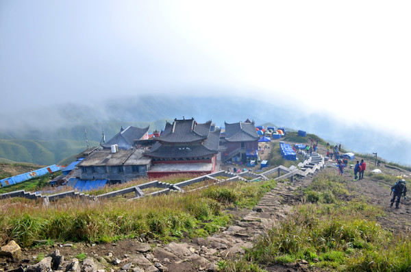 白鹤观,武功王爷及张(道陵),葛(玄),许(逊)等道祖.