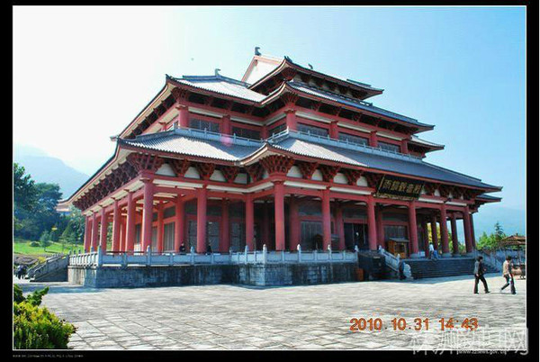 三塔之后有南诏建极大钟钟楼和雨铜观音殿,我们因时间关系都没有去看.