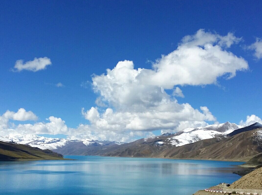羊卓雍错也是西藏三大圣湖之一,她还有另一个美丽的名字"仙女湖"