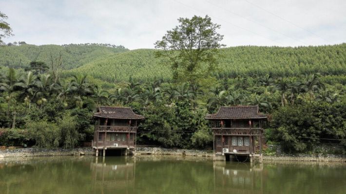              燕岭湖山庄