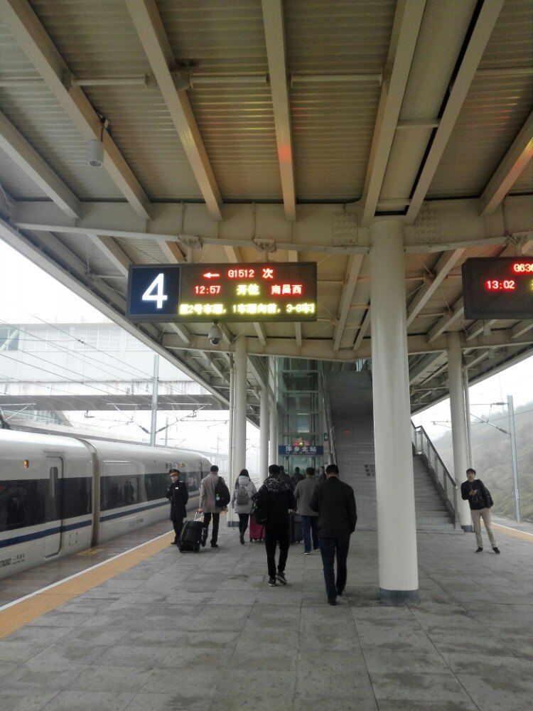                  萍乡地铁站