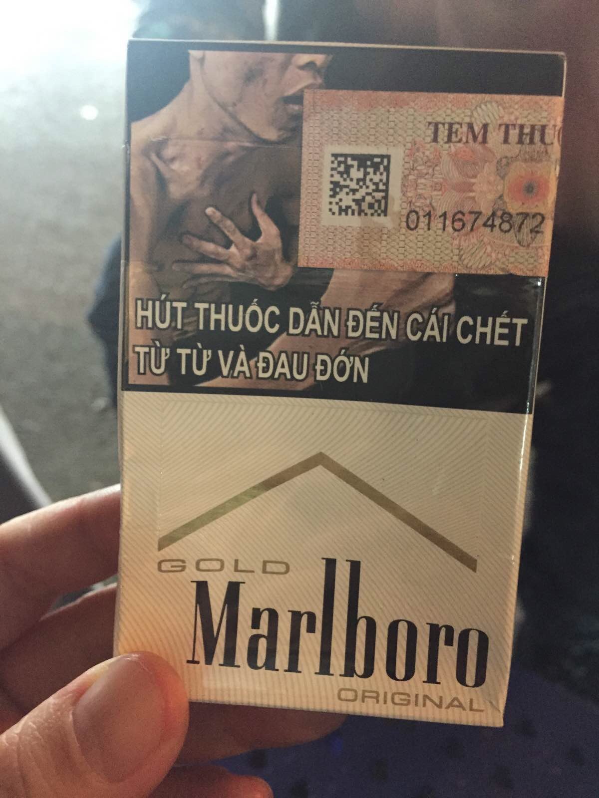 这种烟盒看得触目惊心 还有人来抽烟 三十六古街