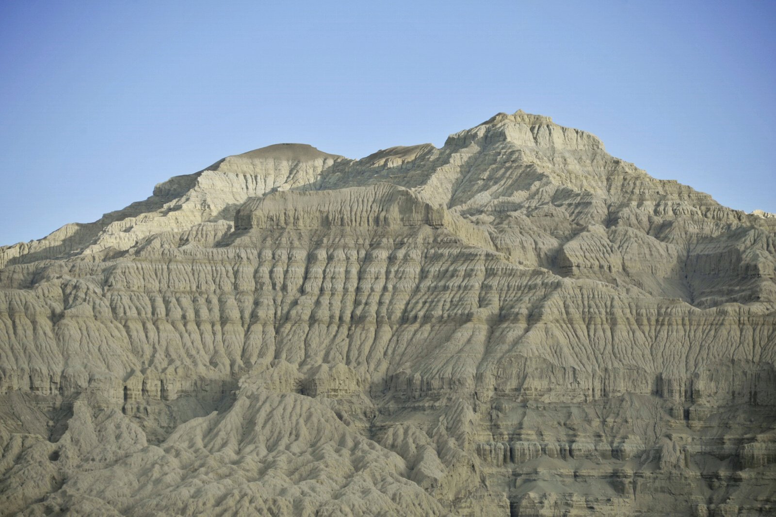 特别高的土山 札达土林
