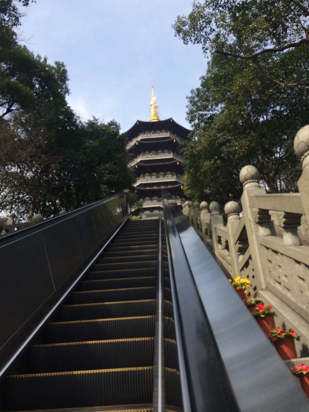 雷峰塔的电梯