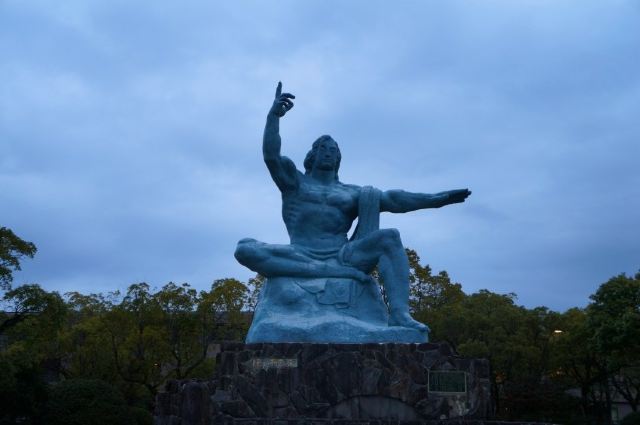 和平祈念像,很具有标志性的雕像. 长崎平和公园