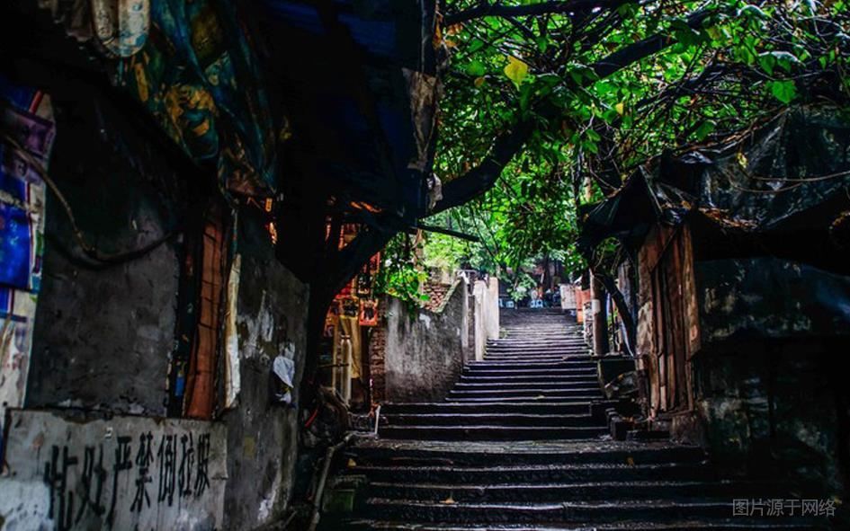 第五站:十八梯 下午我们来到十八梯,感受地道的老山城.