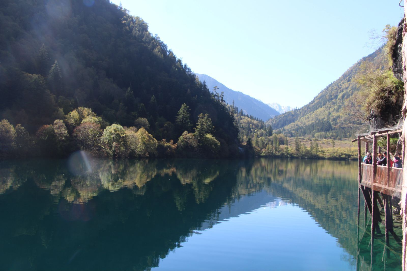 熊猫海位于四川九寨沟,海拔2587米,深14米,面积9万平方米.