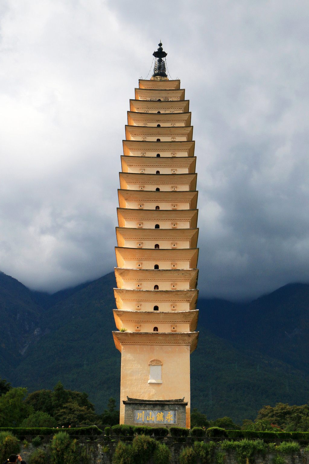 【携程攻略】大理崇圣寺三塔文化旅游区景点,大理的标志，一定得来啊，真的很美，在光的映照下，三塔呈现出奇妙的…