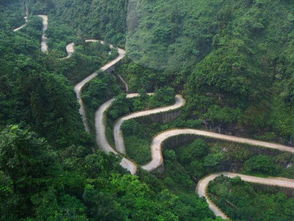 "这里的山路十八弯"