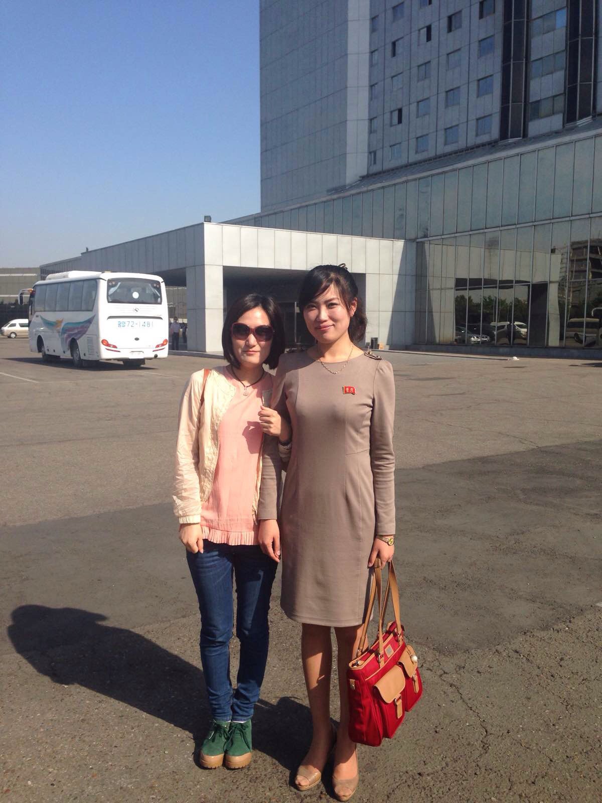 我们的中文导游,闻松花,美丽大方的朝鲜姑娘,给我们介绍了很多朝鲜的
