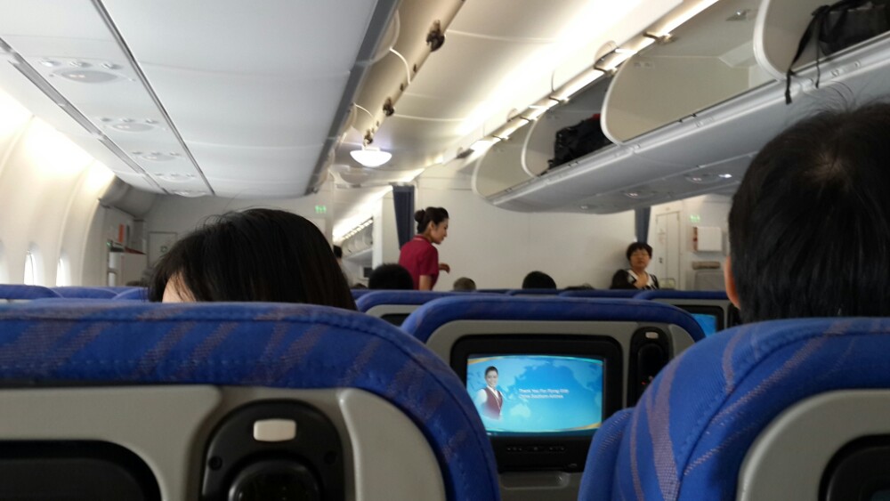 早上的飞机,8:50登机,中午12:10抵达北京 广州新白云国际机场