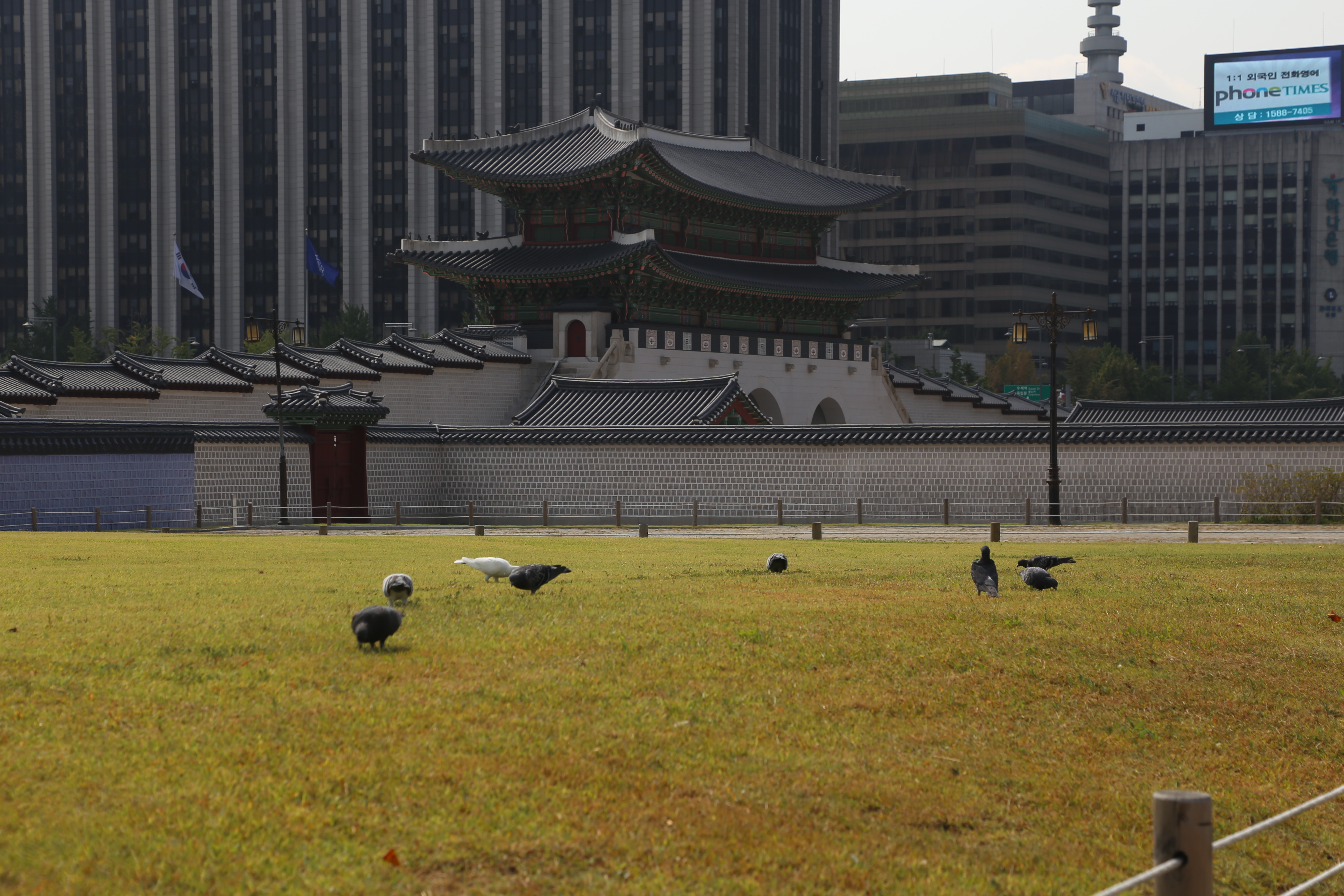 景福宫是朝鲜王朝(1392年~1910年)时期韩国首尔(旧名汉城)的五大宫之