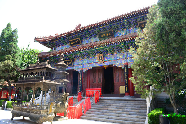 骊山老母宫,相 传 骊 山 老 母 即 女 娲 , 曾 在 此 山 炼 石 补 天