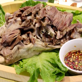 【白切肉】据说是土猪,但这肥瘦相间与印象中的土猪不太相符啊,好在