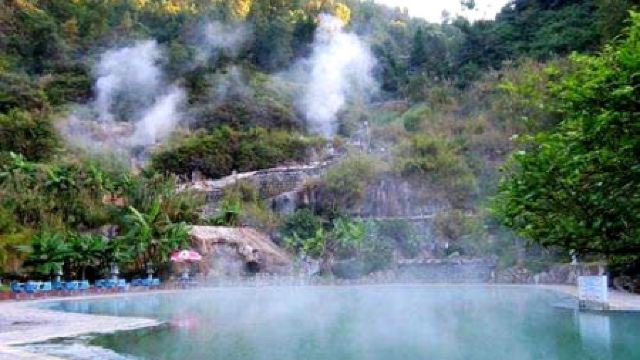 天生桥温泉门票,香格里拉天生桥温泉攻略/地址/图片