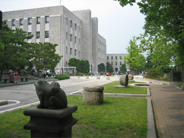 各自称第二的那种,第一当然非首尔大学莫属),其建筑风格很有特色,值得