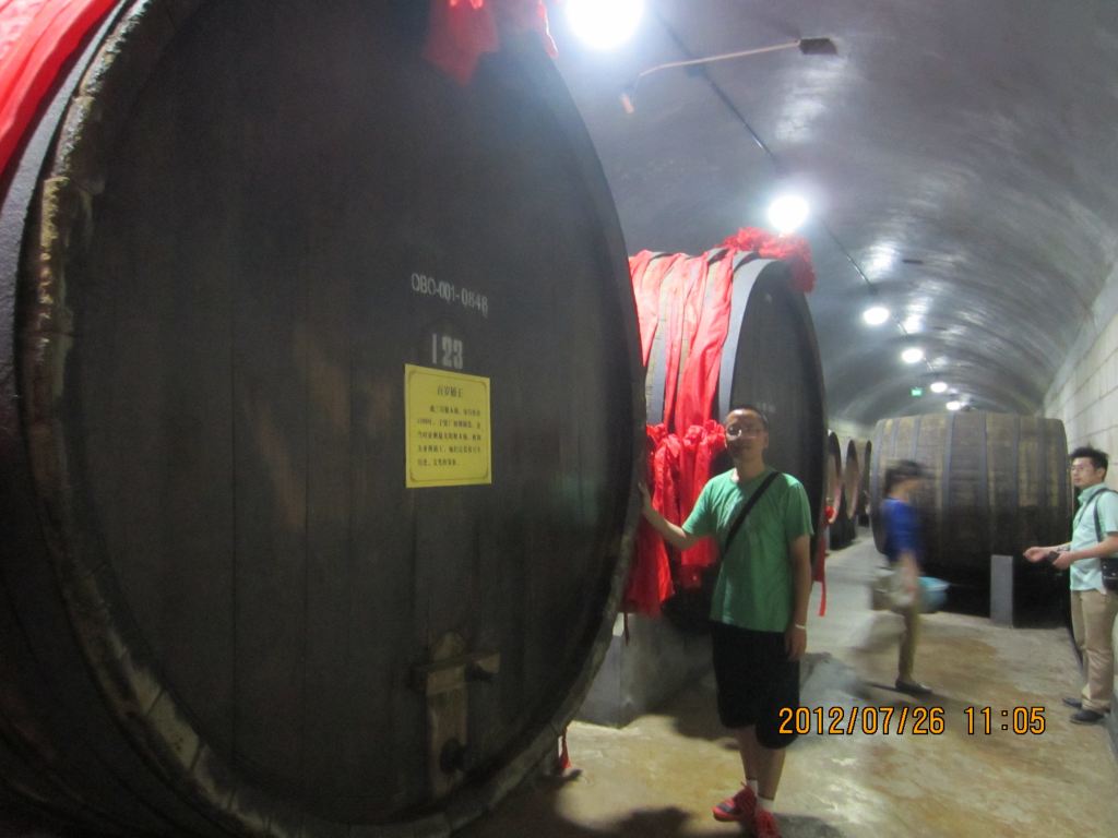 2012年7月末带老妈和媳妇儿去山东旅游,本想回来就把攻略写出来的,但是因为诸多原因,一直没能抽出时间,现在把游记写出来与广大驴友分享,希望对大家能有帮助。由于时间间隔较长,有些细节有些模糊了了(如果看到哪里我只是简单一说,一笔带过,不用问,是因为我忘记了),请见谅。 个人认为,其实自助游最关心的就是住宿和吃饭,这两样也是最容易挨宰,最容易花冤枉银子的地方,毕竟住的不舒心、吃的不舒心,我想玩儿的兴致也很难高起来。所以我会在攻略里把自己在这方面的心得尽量写的详细些,希望对朋友们有帮助,同时也希望更多的驴友在