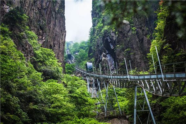 最美的山景图片 1001060000001djt5BF8C_R_1024_10000_Q90.jpg