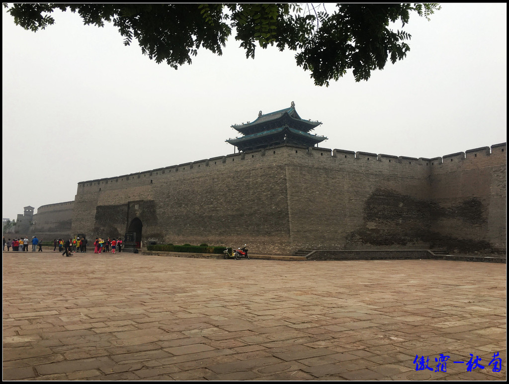 平遙城牆建於明洪武三年,現存有6座城門甕城,4座角樓和72座敵樓