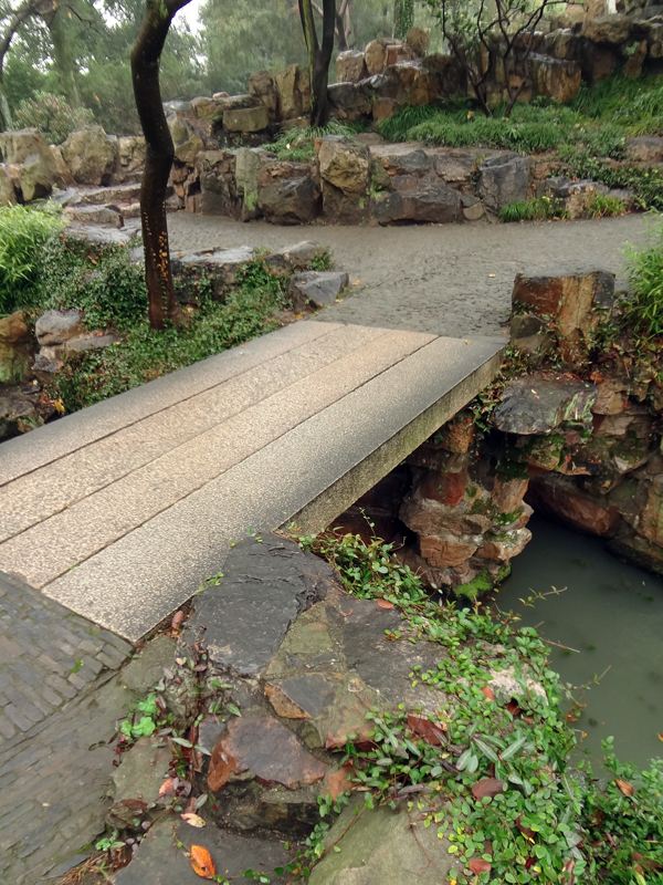 不带护栏的石板桥